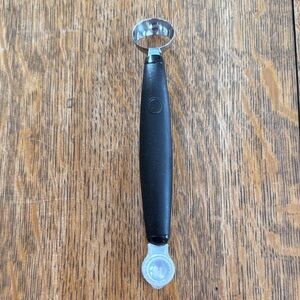 Pampered Chef Black and Silver Melon Baller